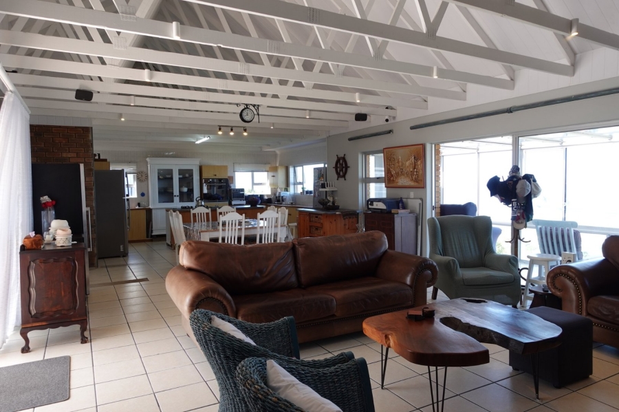 6 Bedroom Property for Sale in Outeniqua Strand Western Cape